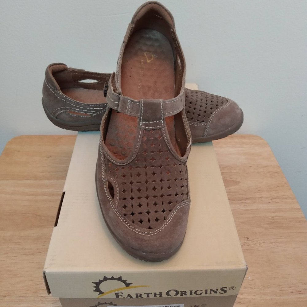 Earth Origins Brown Slip On Shoes - Size 8W
